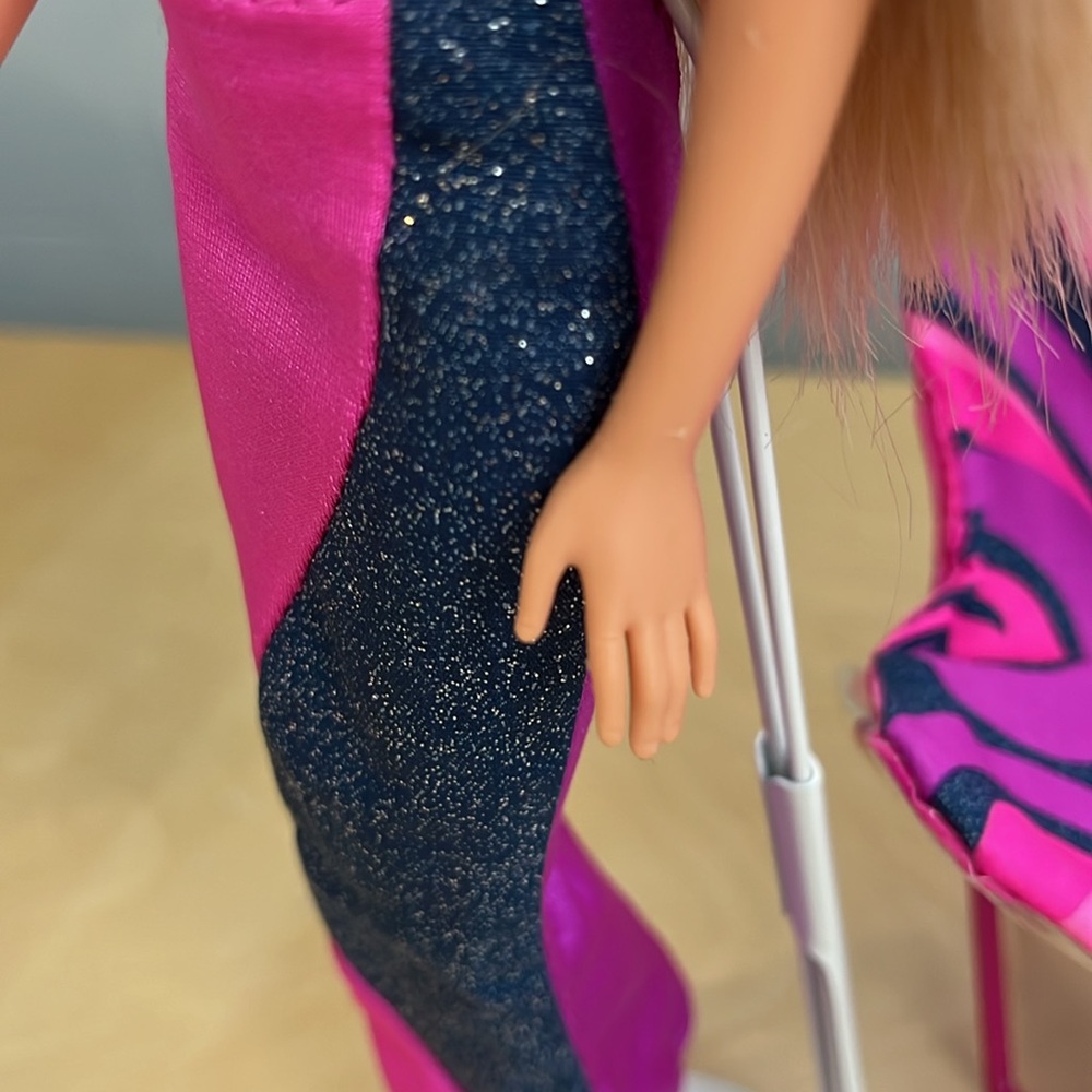 Chair Flair Barbie - Picture 4 of 10